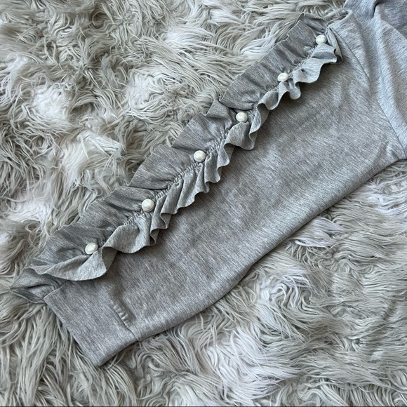 Gray Ruffle Sweater size Medium - Picture 6 of 6